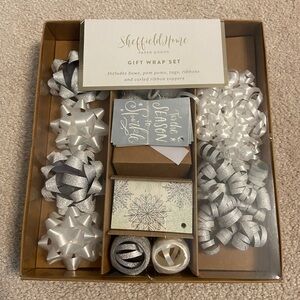 Brand new Gift Wrap Set